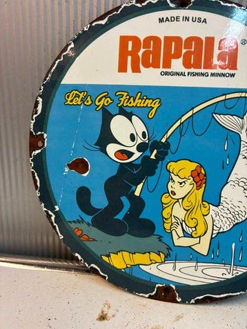Rapala ‘Let’s Go Fishing’ – rond geëmailleerd bord met Felix, Antiek en Kunst