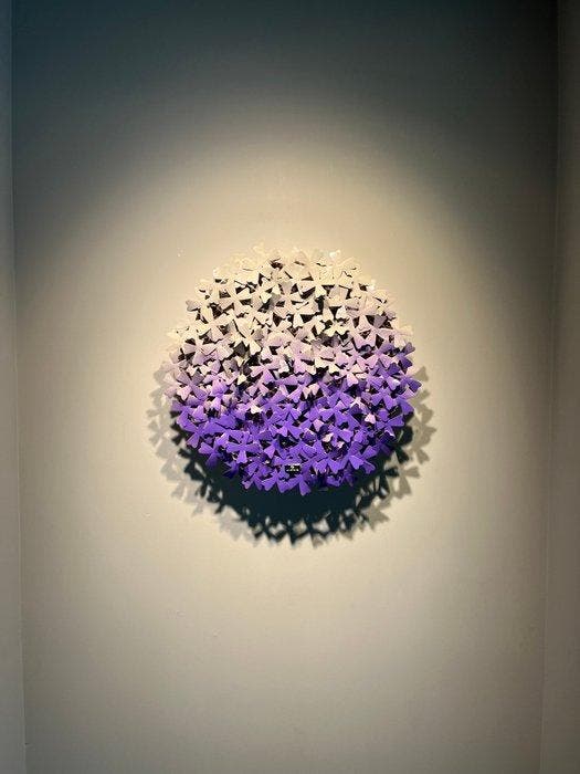 Swen Van der Sangen - Sakura Blossom Bonbon Beige Purple -, Antiquités & Art, Art | Objets design