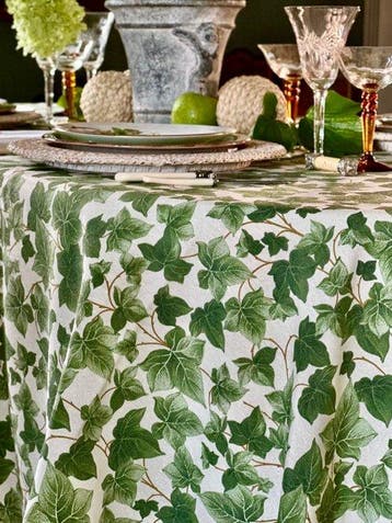 ** Tafelkleed met botanisch motief voor brede tafels. 2.70 x