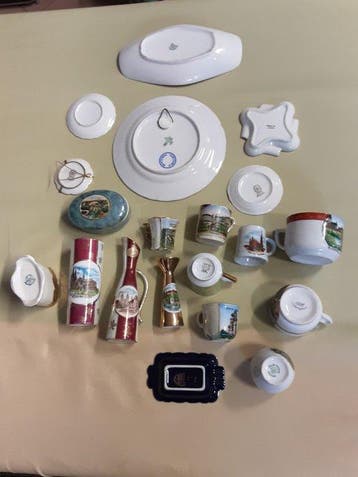 Collectie van memorabilia - GRAND TOUR - limoges porcelein