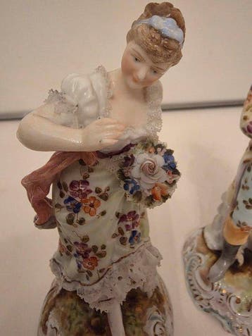 Beeld, Paar Antieke Duits Porseleinen Galante Figuren met