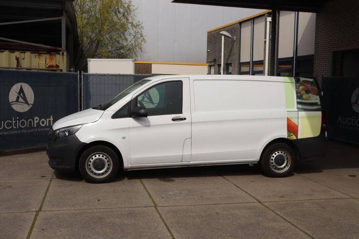 Veiling: Bestelwagen Mercedes-Benz Vito Diesel 136pk 2021, Auto's, Bestelwagens en Lichte vracht, Ophalen
