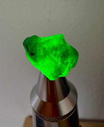 Smaragd Ruw. 18,70 ct. Topgroene, grote smaragdkristal. 100%, Verzamelen