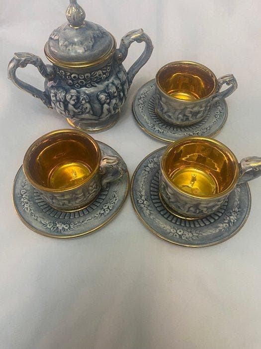 R. Capodimonte - Koffieservies (4) - Porselein, Verguld, Antiquités & Art, Antiquités | Meubles | Tables