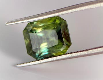 Blauw, Groen, Geel Saffier - 4.51 ct - Gem research Swiss, Nieuw