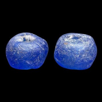 Oud-Romeins, Keizerrijk Glas 2 Blauwe glaskralen - Ancient