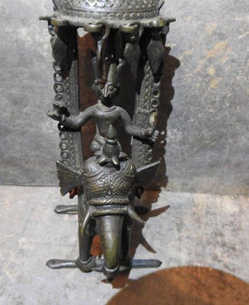 Bronzen Bastar-Durga op een olifant - Brons - India - 19e