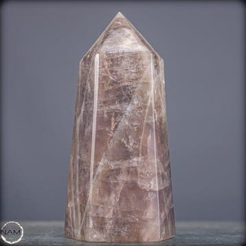 Obélisque en quartz fumé naturel – Structure marquante avec