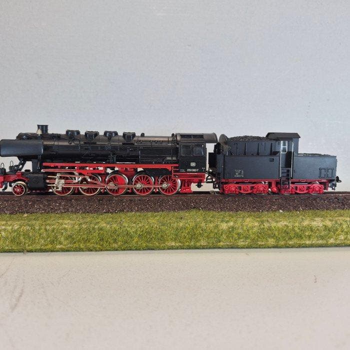 Märklin H0 - 3084 - Stoomlocomotief met tender (1) - BR 050, Hobby & Loisirs créatifs, Trains miniatures | HO