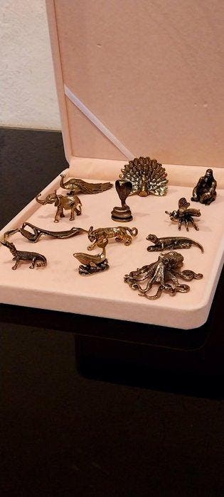 Messensteun (12) - animaux exotiques - Verguld messing