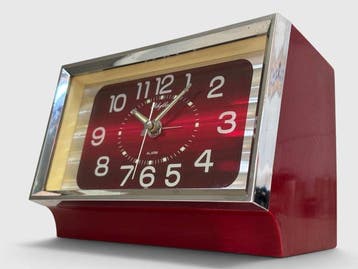 Réveil - Rhythm Japan No. 3RA020 – Large Red & Chrome Space
