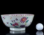 Un grand bol chinois en famille rose « Fleurs » - sans