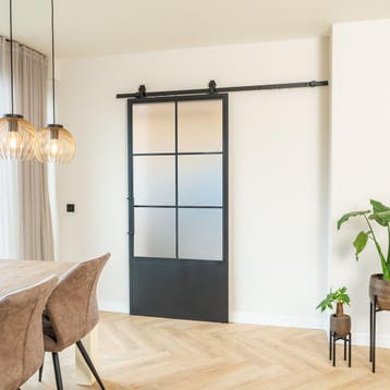 Stalen Schuifdeur Zwart 6 Vlaks met kickplate Mat glas*
