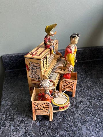 Unique Art - Jouet en étain - Lil Abner and his Dogpatch