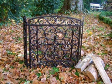 Ornement décoratif - Pologne - Écran de cheminée noir