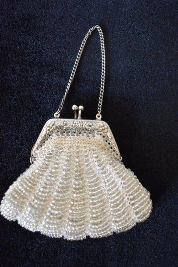 Mooie collectie - Kralenportemonees met beugel en ketting -
