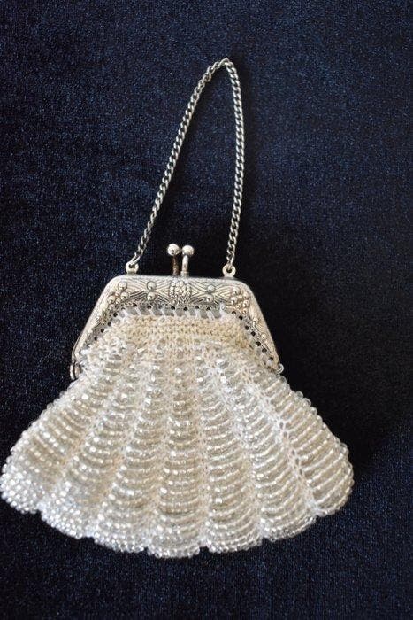 Mooie collectie - Kralenportemonees met beugel en ketting -, Antiquités & Art, Curiosités & Brocante