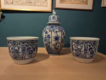 Petrus Regout - Vase avec couvercle (3) - Faïence - Delfts
