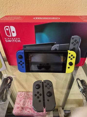 Nintendo - Switch - Nintendo Switch con Joy-Con blu e giallo, Games en Spelcomputers, Nieuw