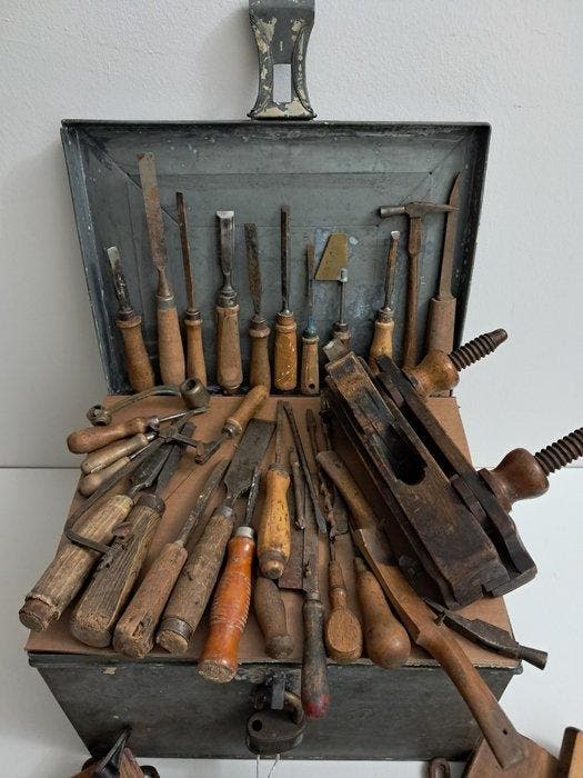 Werkgereedschap (43) - Kist met gereedschap -, Antiquités & Art, Antiquités | Assiettes décoratives & Carrelages