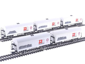 Schaal H0 Rivarossi 5670 set van 5 gesloten goederenwagon..., Gelijkstroom, Wagon, Ophalen of Verzenden, Zo goed als nieuw