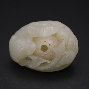 Kikker uit Chinese jade, in jade gesneden / lichtgroene
