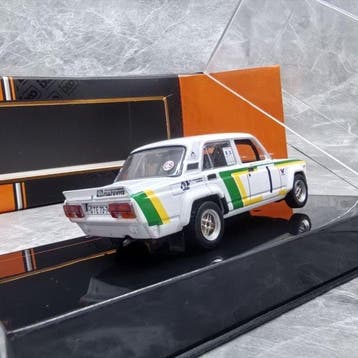 IXO 1:43 - Modelauto - Lada 2105 VFTS #1 V. Blahna - P.