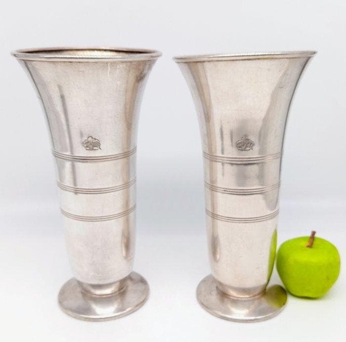 Vaas (2) - Verzilverd - Paar vazen CRISTOF, Antiquités & Art, Antiquités | Meubles | Tables