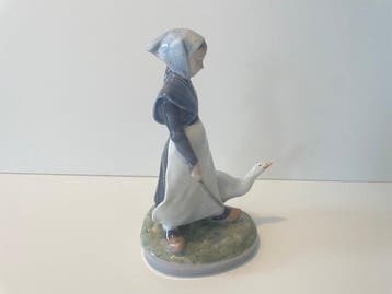 Royal Copenhagen - Figuur - Girl with Goose - Porselein