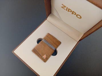 Zippo - Wood Case Greek Key Band – 2025 – Caixa de