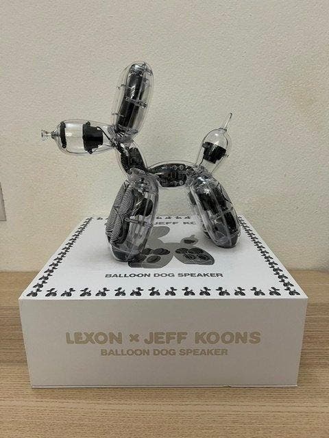 Lexon x Jeff Koons (1955) - Balloon Dog Speaker, Antiquités & Art, Art | Objets design
