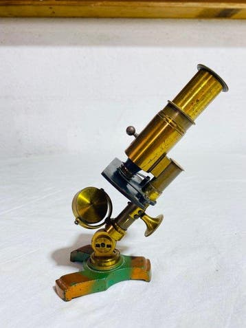 Microscope - Ancien instrument dobservation scientifique