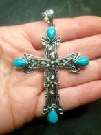 Turquoise Howlite - Pendentif en forme de croix