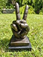 Statue, Bronzen hand op marmeren console , vrede peace -, Antiquités & Art