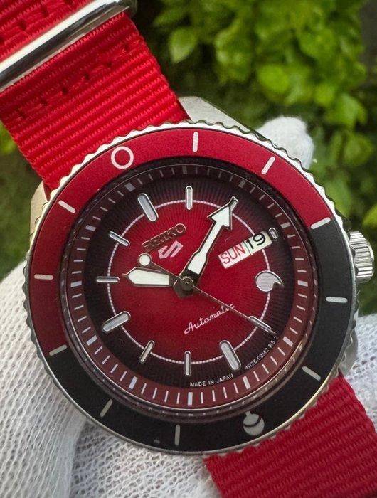 Seiko - Seiko 5 Sports Naruto Limited Edition Automatic, Bijoux, Sacs & Beauté, Montres | Anciennes | Antiquités