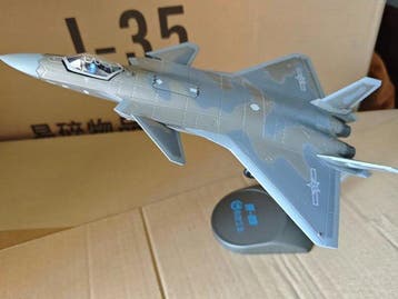 AVIC 1:72 - Avion miniature - J-20