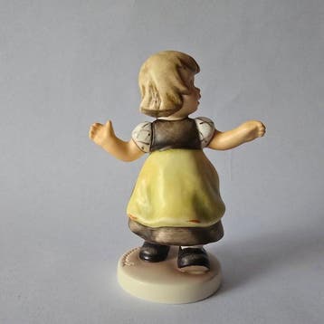 Goebel, M.I. Hummel - Figurine - Hummel #912/B - Spring