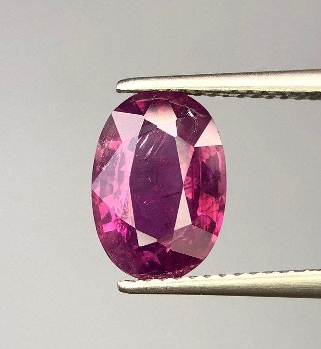 1 pcs Rouge, Violet Rubis - 3.70 ct - Gemological Institute, Handtassen en Accessoires, Edelstenen