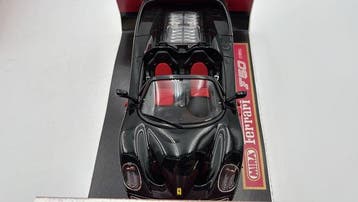 MIRA 1:18 - Voiture miniature - Ferrari F50 1995 - (code 39)