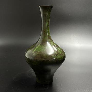 Vaas - Brons, Diep groen en zwart gemarmerde patina, hoogte: