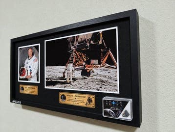 Apollo 11 herdenkingskader met meteoriet van 0,9 g -