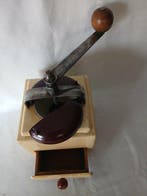 Koffiemolen - hout staal en bakeliet