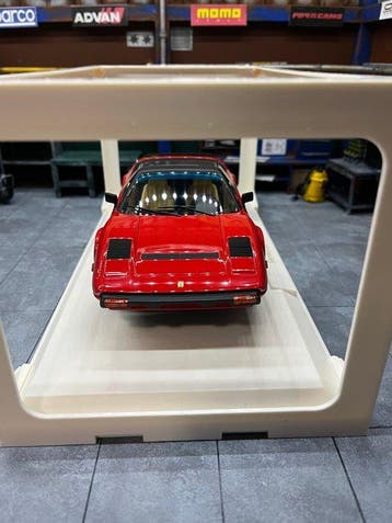 Norev 1:18 - Modelauto - Ferrari 308 GTS (1982), Hobby en Vrije tijd, Nieuw