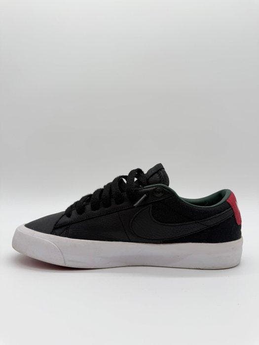 Nike - Nike SB Blazer Low Black Red Gucci - Sneakers -, Kleding | Heren, Schoenen