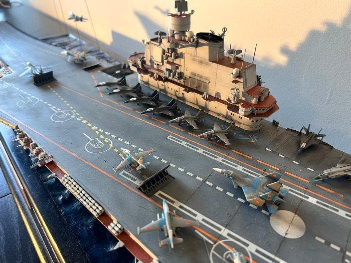 Modelschip - Russisch vliegdekschip Admiral Kuznetsov -, Enfants & Bébés, Jouets | Autre