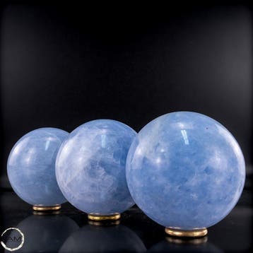 Blauwe calciet-bolletjesset – Drie harmonieuze