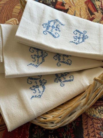 Huishoudtextiel uit Baskenland. 10 grote linnen theedoeken.