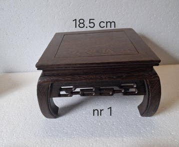 Standaard - Hout, 8 hardhouten , displays , stands ,