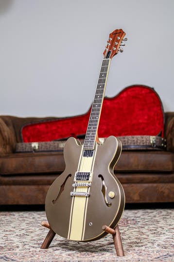 Epiphone Tom DeLonge Signature ES-333 | Brown Cream Stripe, Musique & Instruments, Verzenden