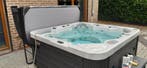 Jacuzzi wellis 2026 full  services et garanties:0476885653, Neuf, Fixé